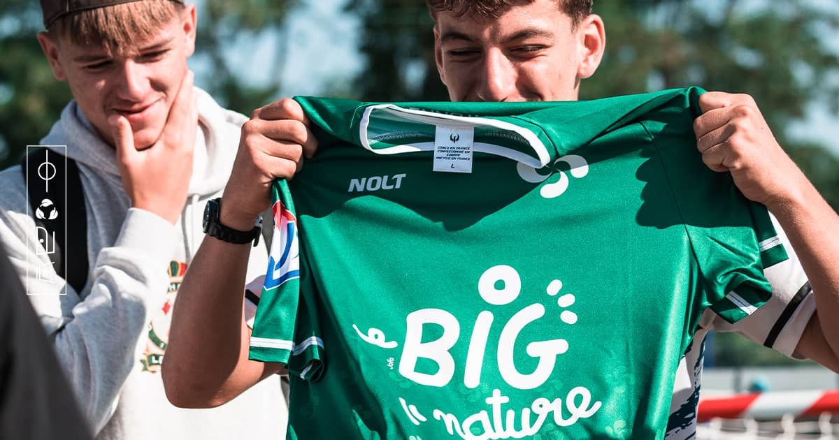Jak prać i dbać o koszulkę sportową? 5 porad